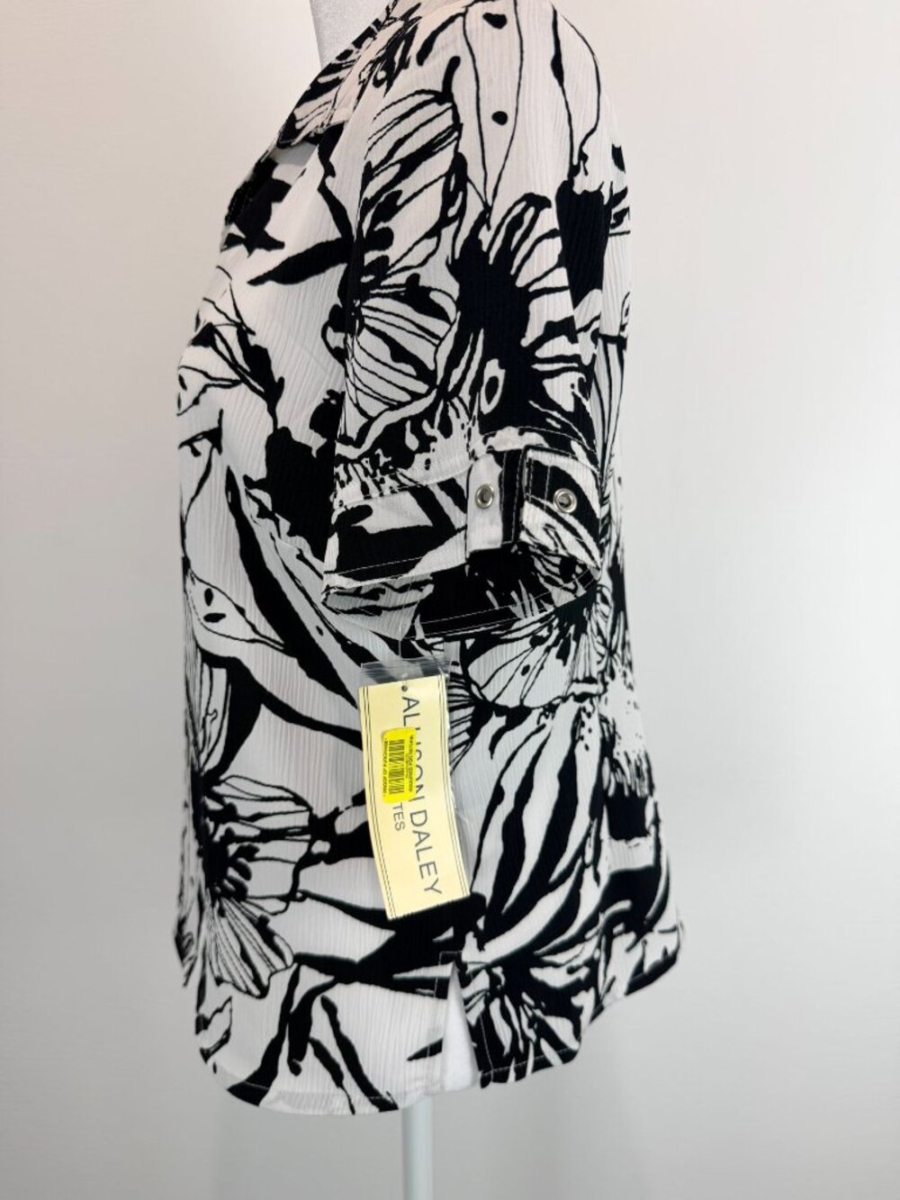 Allison Daley Womens Petite Floral Button-Up Shirt 4P Black & White Short Sleeve - Picture 4 of 14